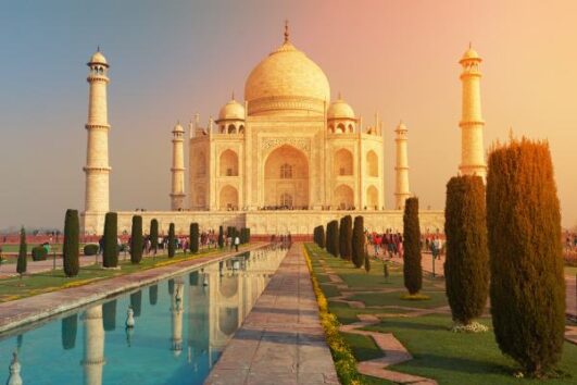 Sunrise Tour of Tajmahal by Car from Agra